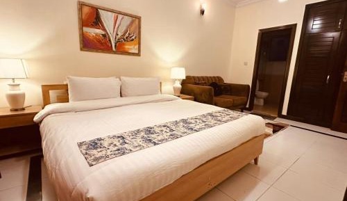 Two-Bedroom Deluxe Apartment with Balcony