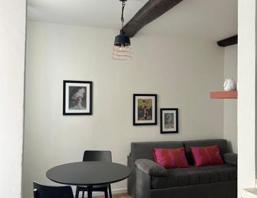 One-Bedroom Deluxe Apartment