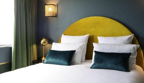 Standard Twin Room with City View