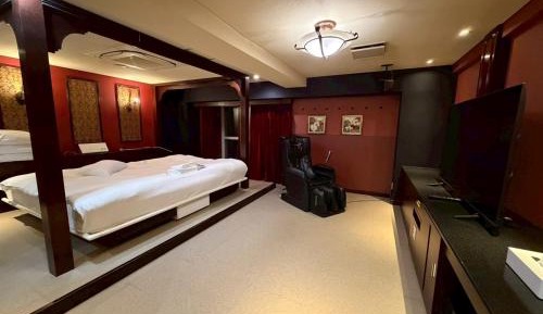 King Room "Crimson Opera"