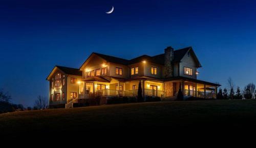 Eight-Bedroom Holiday Home