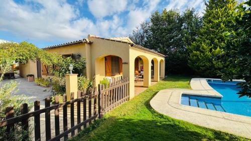 Apartment with Pool View 