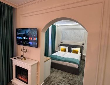 Deluxe Studio