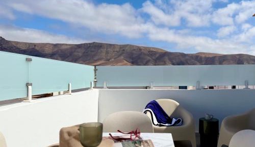 Penthouse Apartment  - Sea Views - Private Terrace