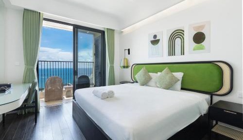 One-Bedroom Apartment with Sea View and Balcony