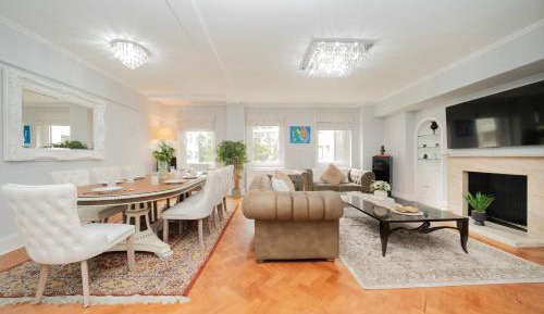 Three-Bedroom Superior Apartment