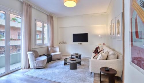 Three-Bedroom Apartment with Balcony