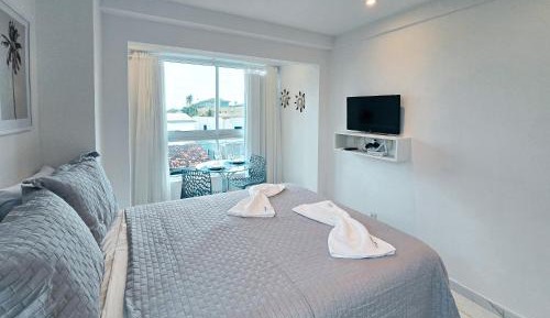 One-Bedroom Apartment with Balcony