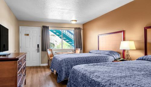 Queen Room with Two Queen Beds - Pet Friendly