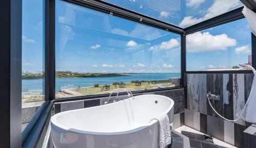 Deluxe Double Room with Balcony and Sea View