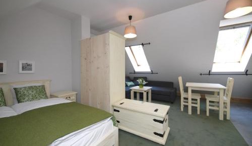 Studio (3 Adults)