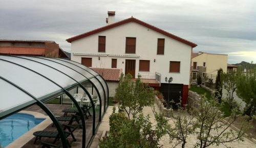 Four-Bedroom House (8 Adults)