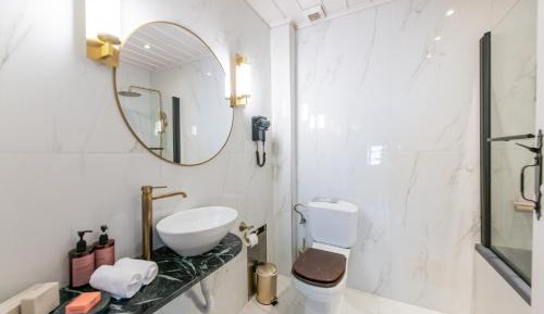 Deluxe Suite with Sea View