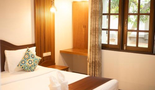 Bungalow with Garden View