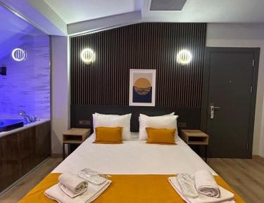 Queen Room with Spa Bath