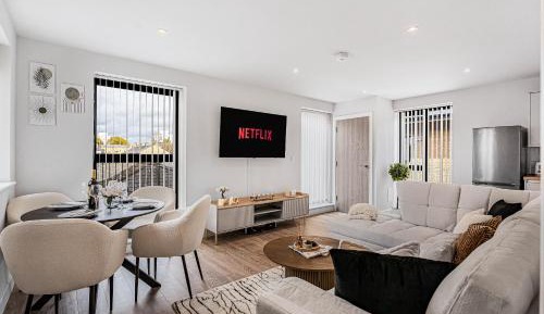 Four-Bedroom Luxury Apartment