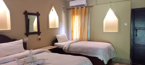 Deluxe Double Room (2 Adults + 1 Child)