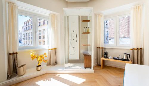 Deluxe Double Room with Shower