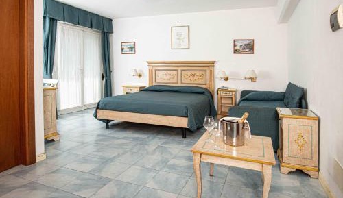 Quadruple Room with Terrace