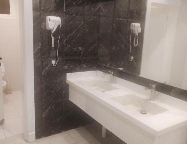 Deluxe One-Bedroom Apartment