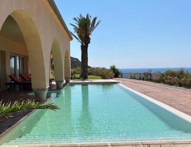 2 Bedroom Villa 1 King Bed 2 Single Beds