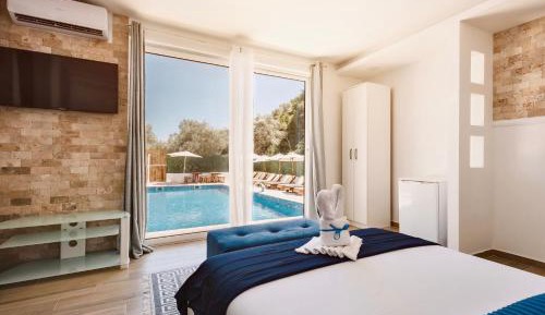 Apartment with Pool View 