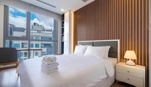 Three-Bedroom Apartment with Balcony