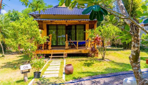 Bungalow with Garden View