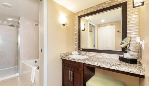 King Suite with Pool View