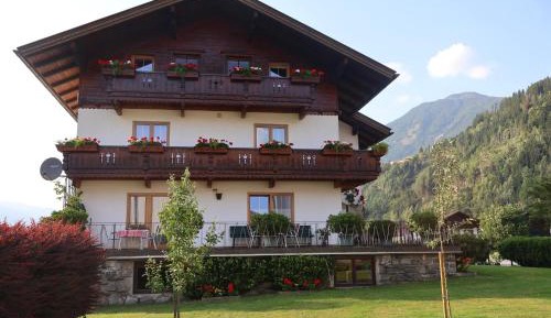 Two-Bedroom Apartment with Shower 
