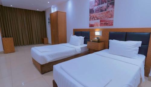 Deluxe One-Bedroom Apartment