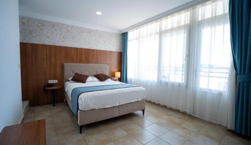 Queen Room with Balcony