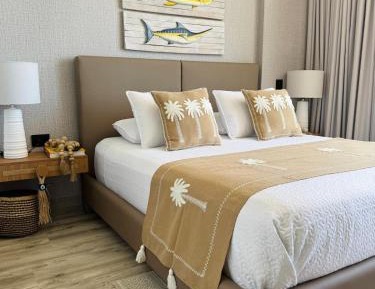 Deluxe One-Bedroom Apartment with Ocean View