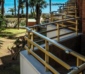 Two-Bedroom Apartment with Terrace - Beach Front