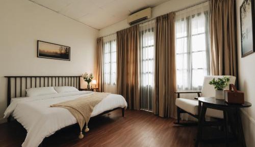 Three-Bedroom Apartment with Balcony