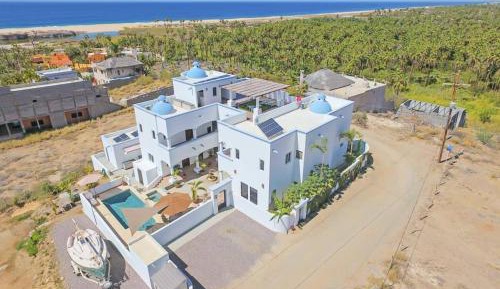 Two-Bedroom Deluxe Apartment with Balcony