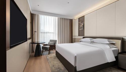 Elegant King Room - Non-Smoking