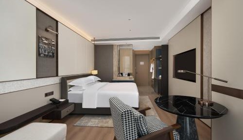 Deluxe King Room - Non-Smoking