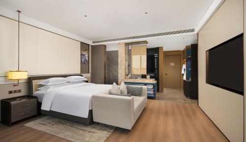 Business King Room with Bathtub - Non-Smoking