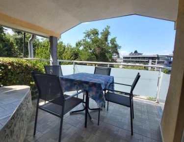 Apartment with Pool View 