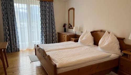 Double Room with Shower and Balcony and Shared Toilet 