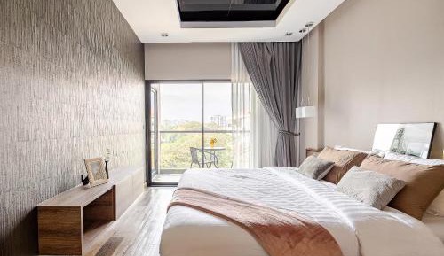 Apartment with Mountain View