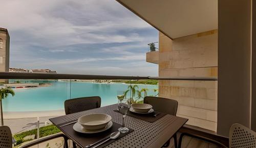 Deluxe One-Bedroom Apartment