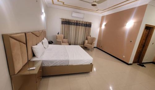 Deluxe Double Room (2 Adults + 1 Child)