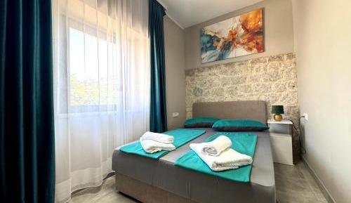 Deluxe Room (2 Adults + 1 Child)