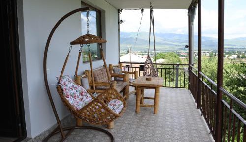 Apartment with Mountain View
