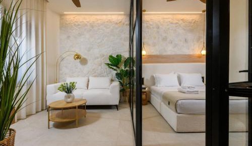 Suite with Hot Tub