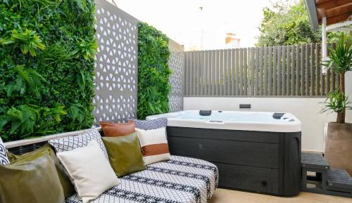 Suite with Hot Tub
