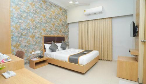 Deluxe Double Room (2 Adults + 1 Child)