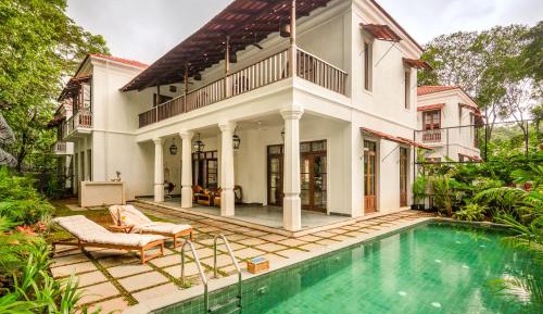 Villa with Garden View